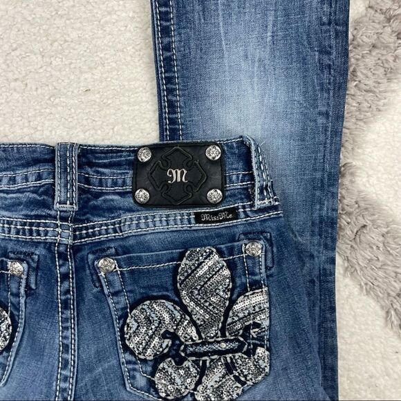 Women’s Miss Me Boot Jeans - Picture 3 of 7